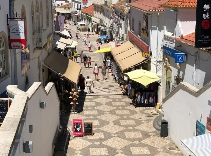 Cesar Manrique - Albufeira, Portugal אלבופיירה